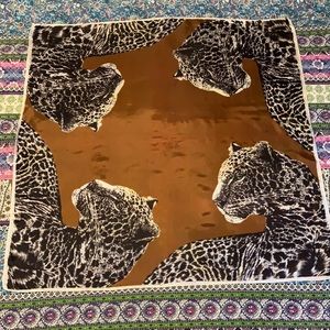 Four Rotating Leopard Scarf